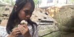 ‘Kartini Masa Kini’, Juru Kunci Candi Dorok yang Cantik