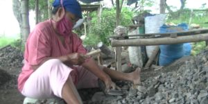 ‘Kartini Tangguh’, Wanita Pemecah Batu