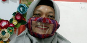 Masker Spesial untuk Tuna Rungu