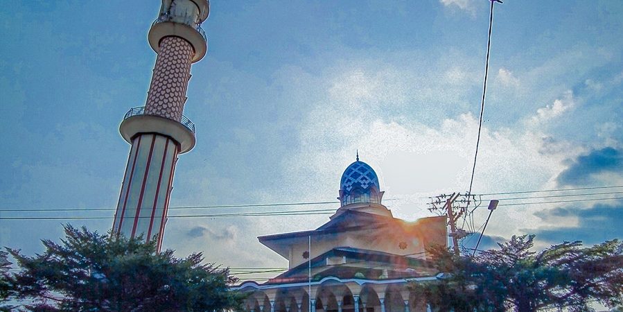 Masjid Agung yang Menjulang di Pusat Kota