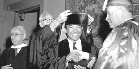 26 Gelar Doktor Honoris Causa Soekarno