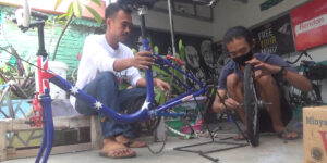 Kreatif! Restorasi Sepeda Minion dari Barang Rongsokan