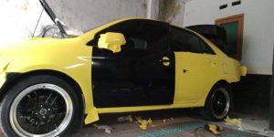 Lebih Murah dan Cepat, Wrapping Sticker Jadi Alternatif Cat Mobil