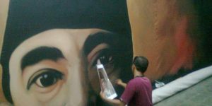 Aksi Melukis Bung Karno Kecil Semalam Suntuk Diiringi Pagelaran Seni di Situs nDalem Pojok