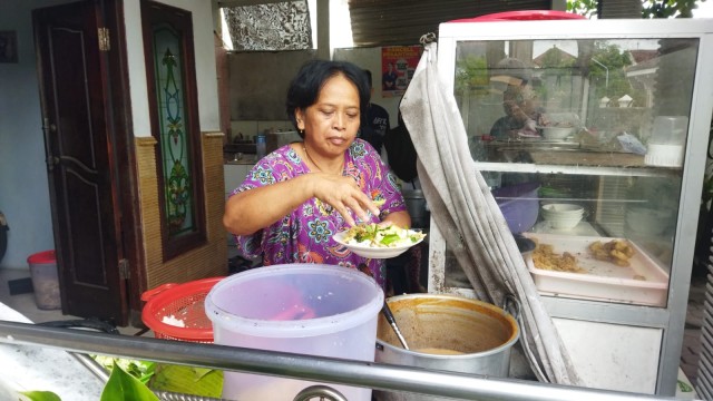 Pertama kali buka, harga per porsi Rp75,-. (foto: kediriapik.com)