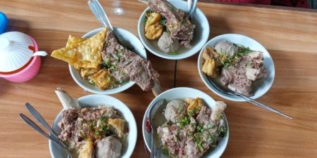 Bakso Balungan Iga Cak Met: Sensasi Krokot-Krokot yang Menggugah Selera